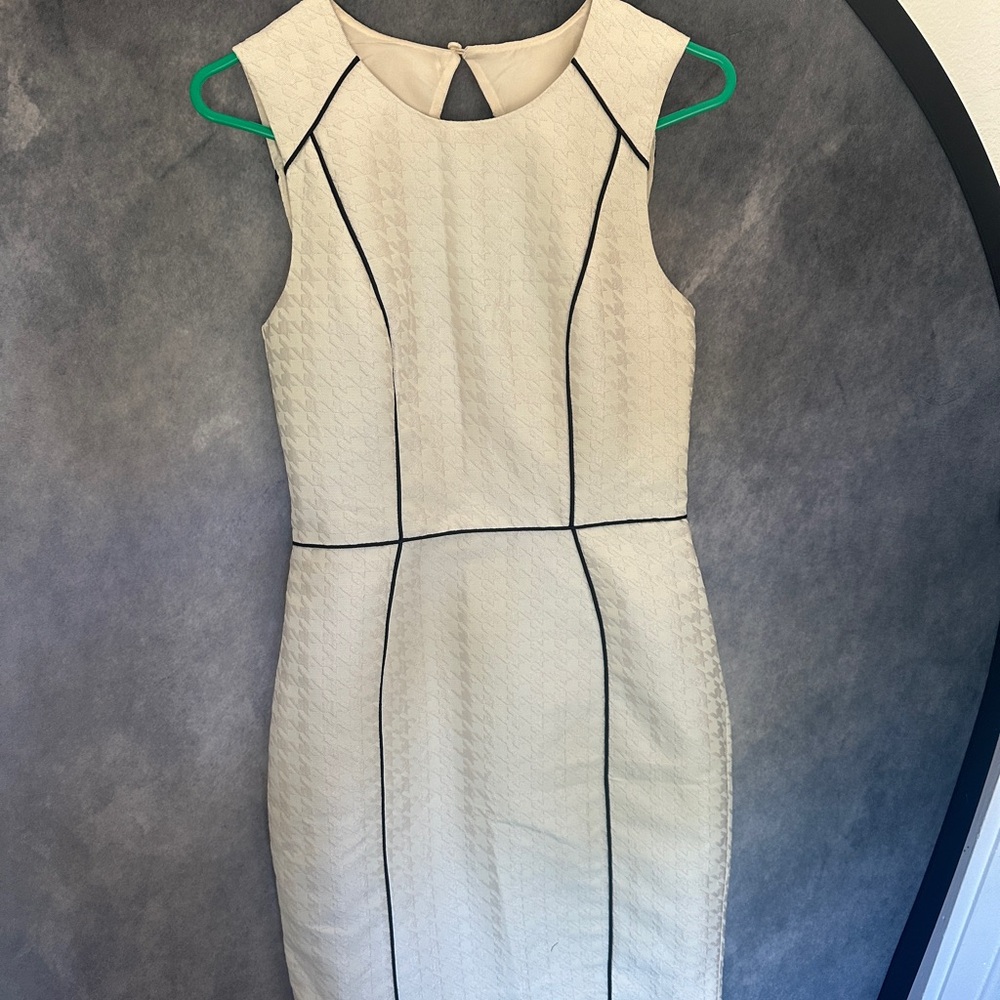 Chic H&M Size 4 Cream Sleeveless Dress with Black Trim and Houndstooth